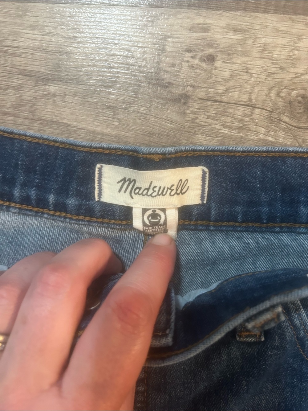 Madewell Women’s Dark Wash Cutoff Denim Shorts size 32 - Picture 3 of 5